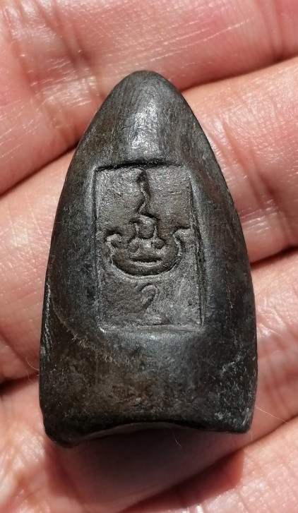 พระร่วงยืน(ปางเปิดโลก) หลวงพ่อกวย วัดโฆสิตาราม จ.ชัยนาท เนื้อผงใบลานหลังยันต์เล็ก ยุคต้น เคาะเดียว