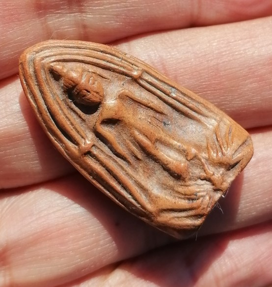 พระร่วงยืน(ปางเปิดโลก) หลวงพ่อกวย วัดโฆสิตาราม จ.ชัยนาท เนื้อดิน​ หลังยันต์เล็ก ยุคต้น เคาะเดียว 