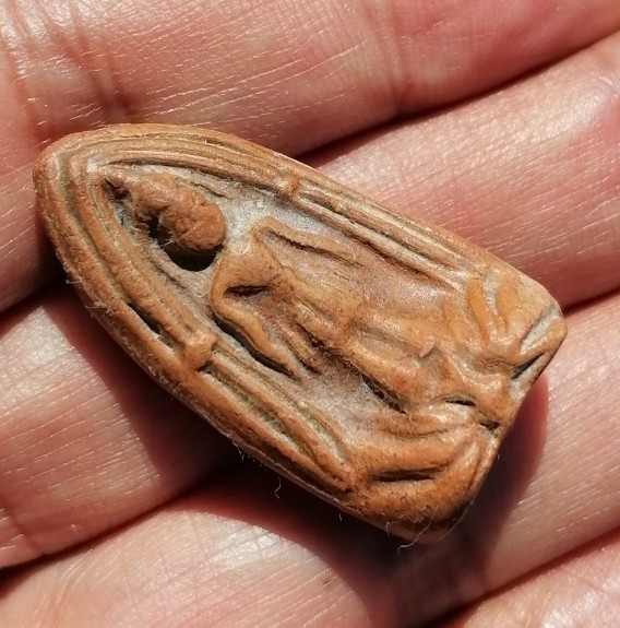 พระร่วงยืน(ปางเปิดโลก) หลวงพ่อกวย วัดโฆสิตาราม จ.ชัยนาท เนื้อดิน​ หลังยันต์ใหญ่ ยุคต้น เคาะเดียว