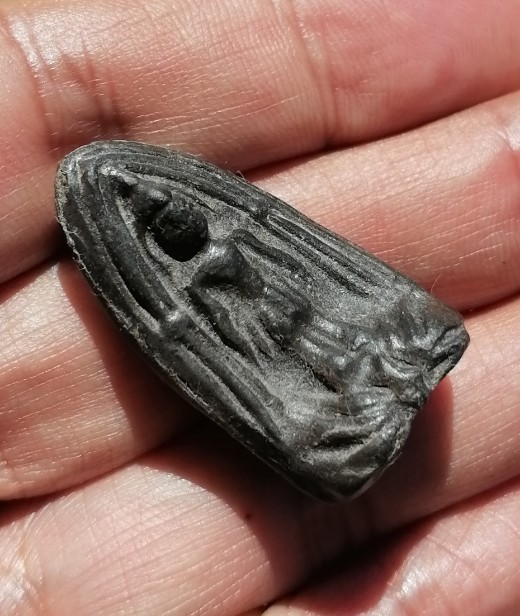 พระร่วงยืน(ปางเปิดโลก) หลวงพ่อกวย วัดโฆสิตาราม จ.ชัยนาท เนื้อผงใบลานหลังยันต์ใหญ่ ยุคต้น เคาะเดียว