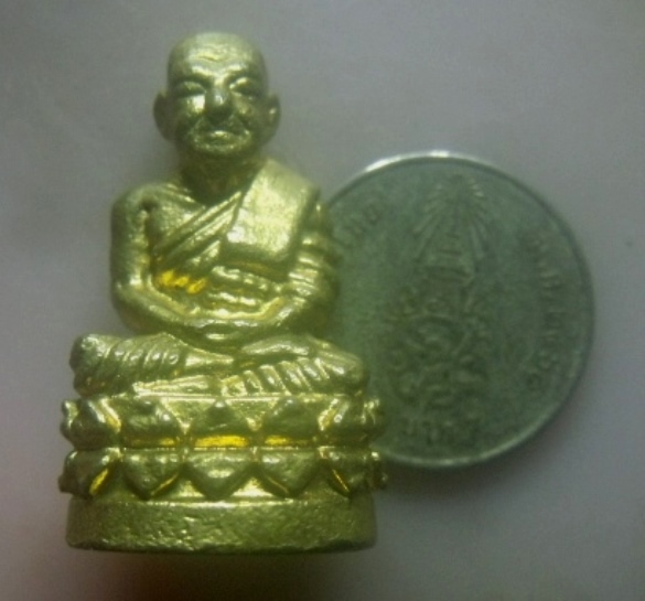 **เบาๆ**รูปหล่อหลวงปู่ทวด พิมพ์บัวรอบย้อนยุค รุ่น เปิดโลก รวยเงินล้าน วัดช้างให้**ใต้ฐานมีโค้ด สวยๆ