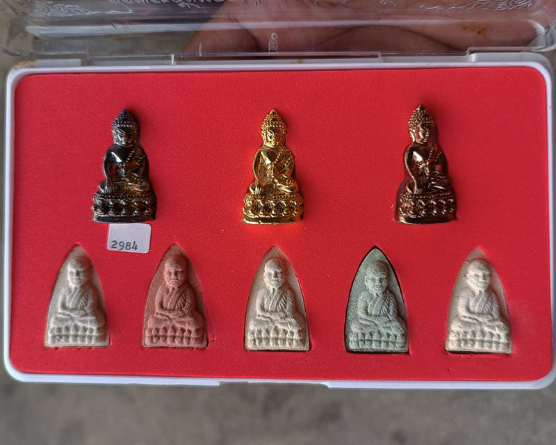 ชุดกรรมการ เลข 2984...พระชัย หลวงปู่ทวด รุ่นตำหนักทอง หลวงปู่ทอง สุสังวโร วัดป่ากอสุวรรณ ครบชุด 8 อง