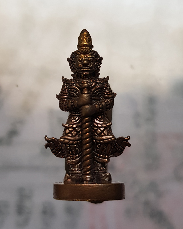 ท้าวเวสสุวรรณ รุ่นเทพประทานพร เนื้อชนวนทองผสม แจกซองผ้าป่า กล่องเดิม มีโค๊ตหมายเลขกำกับ