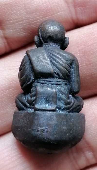 หลวงปู่ทวด รูปหล่อพิมพ์เเบ้าทุบ ตอกโค๊ดใต้ฐาน วัดในหาน จ.ภูเก็ต ปี 2536 เคาะเดียว