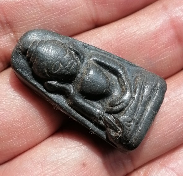 พระกันผีพิมพ์เเล็ก หลวงพ่อกวย​ วัดโฆษิตาราม​ เนื้อผงใบลาน​ ยุคต้น​ เคาะเดียว     