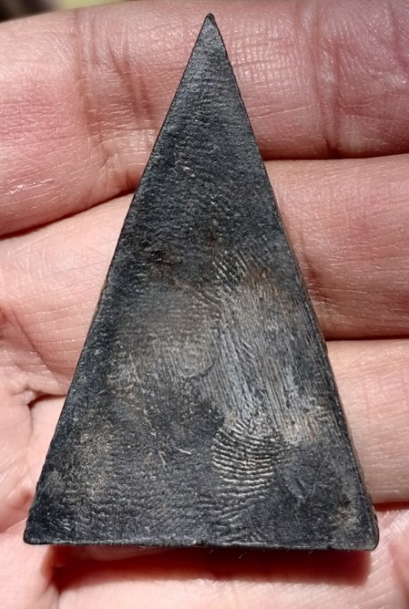 พระพุทธพิมพ์สามเหลี่ยม​ ซุ้มไข่ปลา เนื้อผงใบลาน​ หลวงพ่อกวย ออกวัดหนองอีดุก เคาะเดียว    