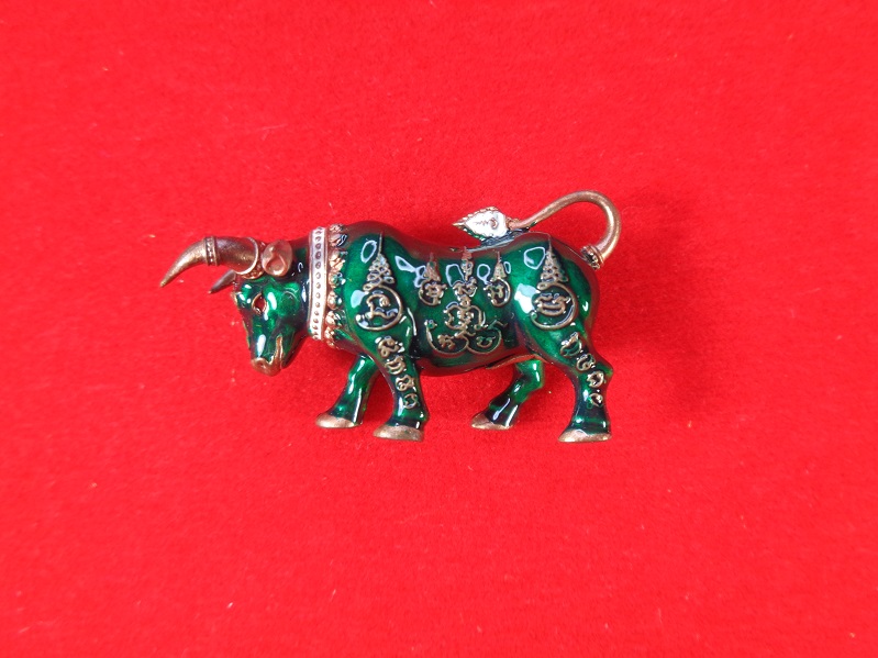 วัวธนูทองคะนองฤทธิ์รุ่นแรก รุ่นมหาสิทธิโชคโภคทรัพย์ หลวงปู่บุญมา วัดเขาแก้วทอง จ.ปราจีนบุรี สวยครับ