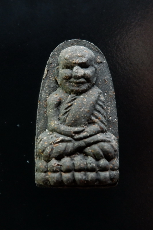 พระหลวงปู่ทวดพิมพ์พระรอด เนื้อว่าน พระของขวัญวัดห้วยมงคล สวยครับ