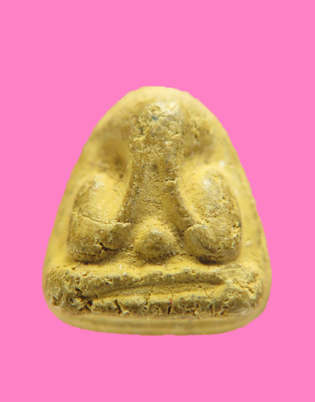 พระปิดตาเจ้าคุณวิเชียร วัดเครือวัลย์ เนื้อเหลือง ขนาดเล็ก ปี19