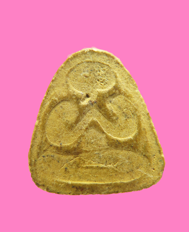 พระปิดตาเจ้าคุณวิเชียร วัดเครือวัลย์ เนื้อเหลือง ขนาดเล็ก ปี19