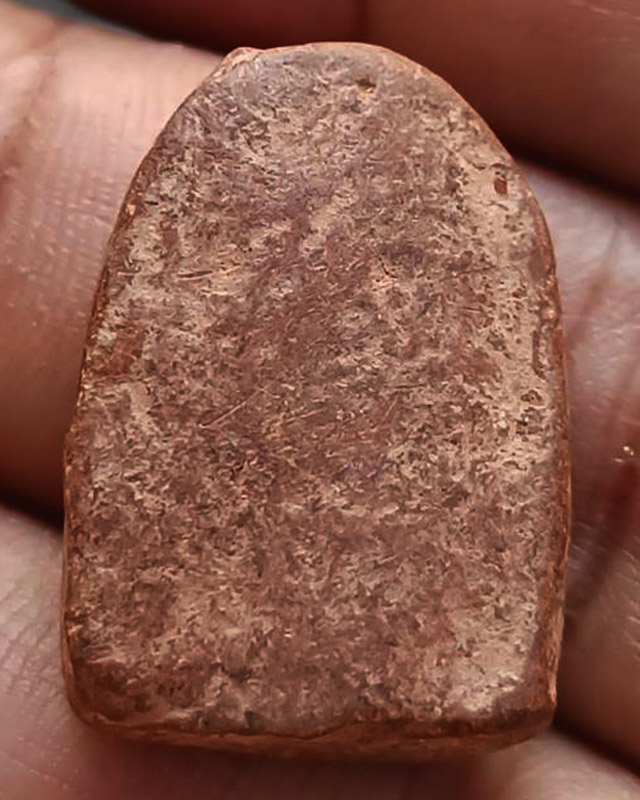 พระเนื้อดิน พิมพ์ซุ้มกอเล็ก ขนาดสูง 2.3 ซ.ม. พระบ้านเก่าเก็บหลายสิบปี ไม่ทราบเกจิสร้าง