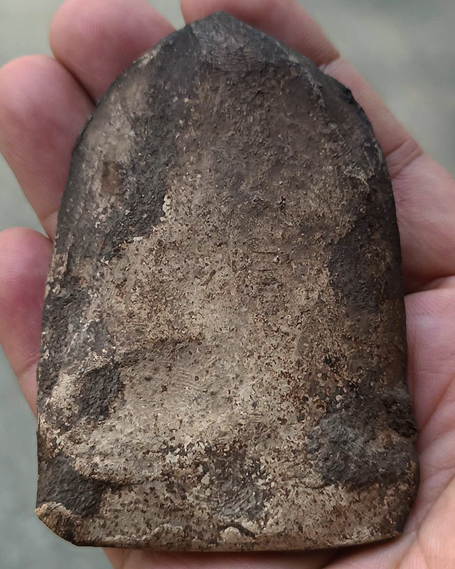 พระทวารวดี พระกรุเนื้อดิน พิมพ์พุทธคยา ฐาน 5.5 ซ.ม. สูง 8 ซ.ม. อายุนับ 1000 ปี