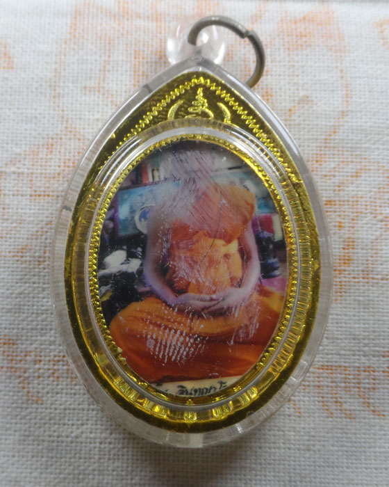 รูปถ่าย+จีวร+เกศา ครูบาจันทร์ทิพย์ อินฺญโณ วัดม่วงม้าใต้ จ.เชียงใหม่