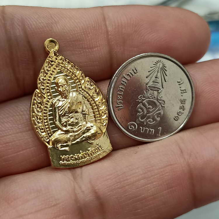 เหรียญเปลวเทียน วาระ 99 ปี ดำริจัดสร้างโดย หลวงพ่อพัฒน์ วัดห้วยด้วน จ.นครสวรรค์ ปี 2563