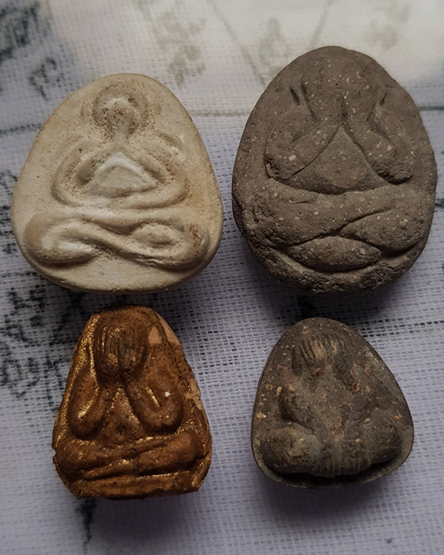 พระผง ปิดตา ไม่ทราบที่ 4 องค์