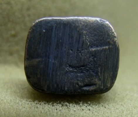 **เบาๆ**รูปหล่อหลวงปู่ทวด วัดช้างให้ เนื้อทองผสม เก่า ไม่ทราบที่**สวยๆ เชิญชมครับ