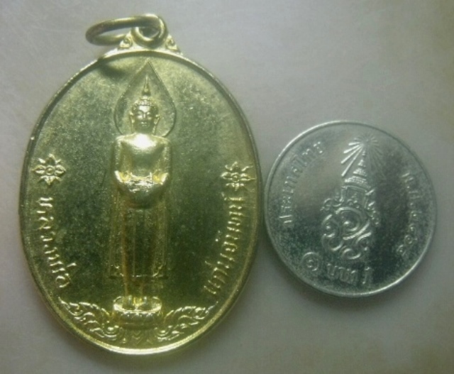 **เบาๆ**เหรียญหลวงพ่อแก่นจันทร์ รุ่นสร้างวิหาร วัดช่องลม จ.ราชบุรี ปี ๒๕๒๒**กะไหล่ทอง หลังยันต์ สวยๆ