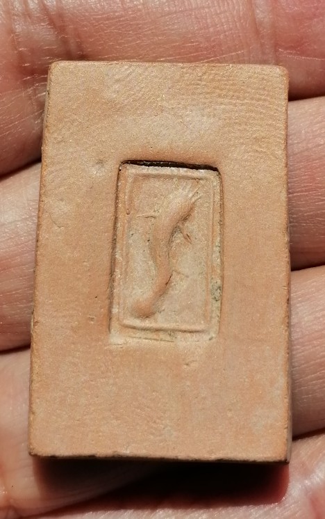 พระสมเด็จไข่ปลาข้างเม็ด หลังปลาดุก เนื้อดิน​ ​หลวงพ่อกวย วัดโฆสิตาราม ออกวัดหนองอีดุก เคาะเดียว     