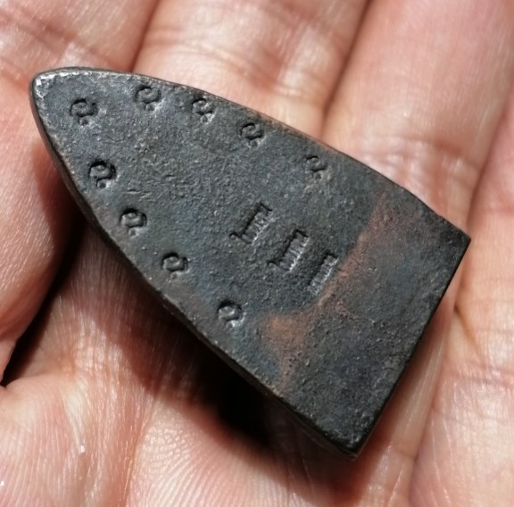 หลวงพ่อทวด พิมพ์เตารีด วัดในหาน เนื้อนวะโลหะ นะ 9 โค๊ด 2 ในหาน 1 กรรมการ จ.ภูเก็ต ปี 2536 เคาะเดียว