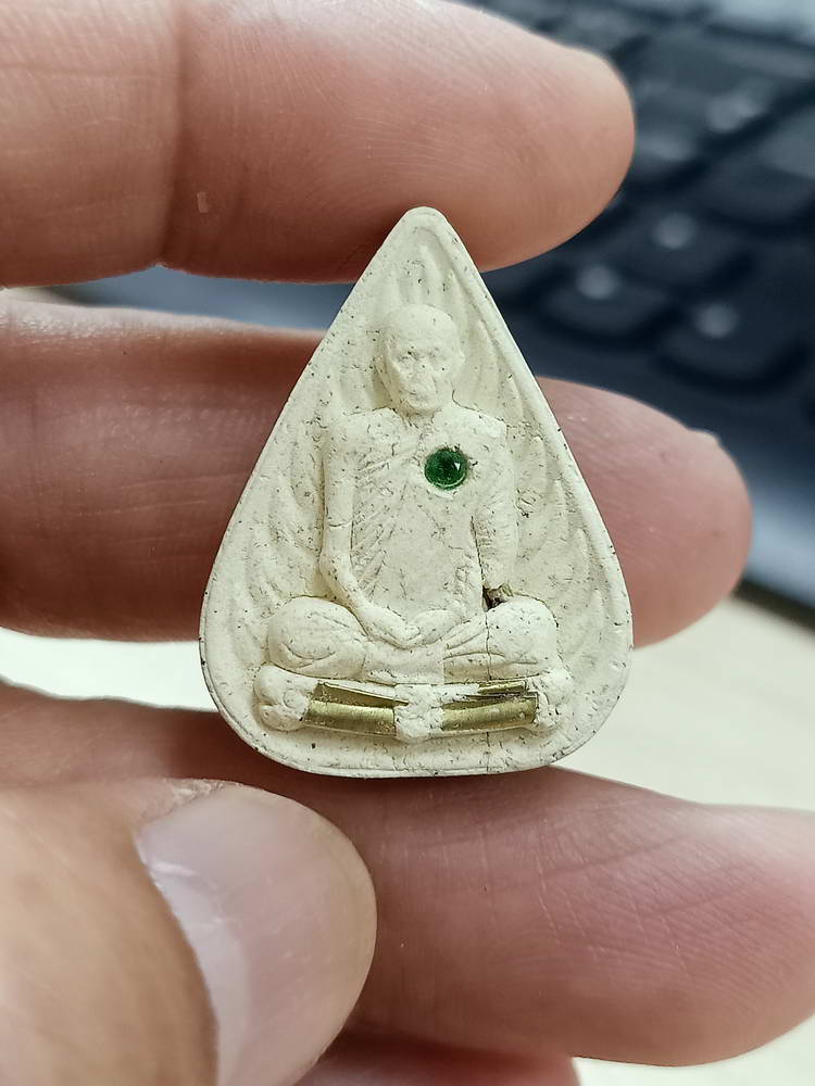 4-750 พระผงน้ำมันใบโพธิ์ รุ่นโพธิ์เจริญทรัพย์ หลวงปู่โต๊ะ วัดถ้ำสิงโตทอง ราชบุรี 2567 กล่องเดิม