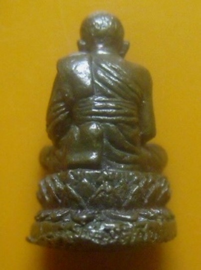 **เบา​ๆ​**พระรูปเหมือนหลวงพ่อทวด พิมพ์ลอยองค์ เนื้อนวโลหะ รุ่น "สันติสุข" สงขลา ปี ๒๕๔๘**สวยๆ