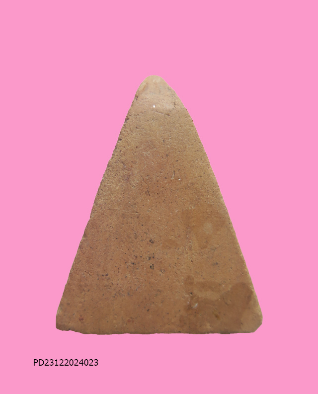 พระซุ้มกระจัง เนื้อดิน สูงประมาณ 2 นิ้ว