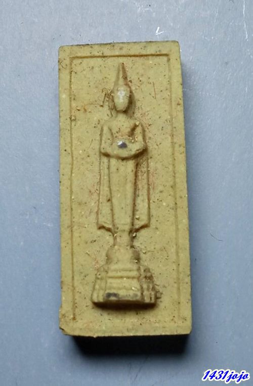 หลวงพ่อวัดบ้านแหลมเนื้อผงไม่ทราบปีครับ