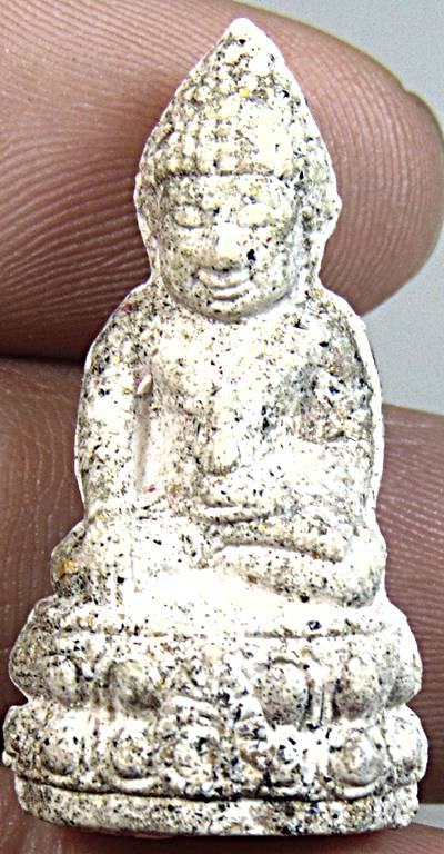 ๒๐ พระกริ่งเนื้อผง วัดกลางท่าข้าม สิงห์บุรี