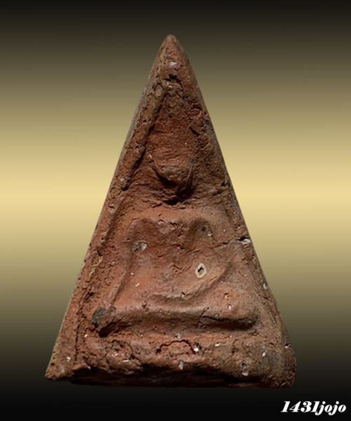 หลวงพ่อพ่วง วัดกก เนื้อดิน พิมพ์นางพญา กรุเพดานโบสถ์ ปี ๒๔๗๓