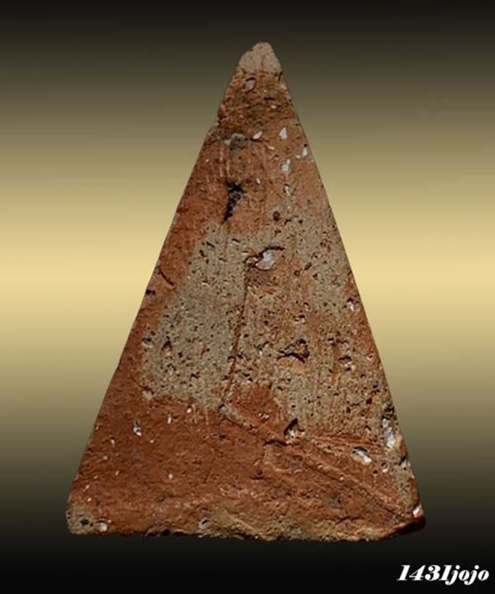 หลวงพ่อพ่วง วัดกก เนื้อดิน พิมพ์นางพญา กรุเพดานโบสถ์ ปี ๒๔๗๓