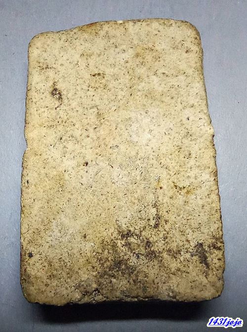 พระสมเด็จปรกโพธิ์ ฐานผ้าทิพย์ เก่าๆ ผิวหิ้งเนื้อจัด ไม่ทราบที่ครับ