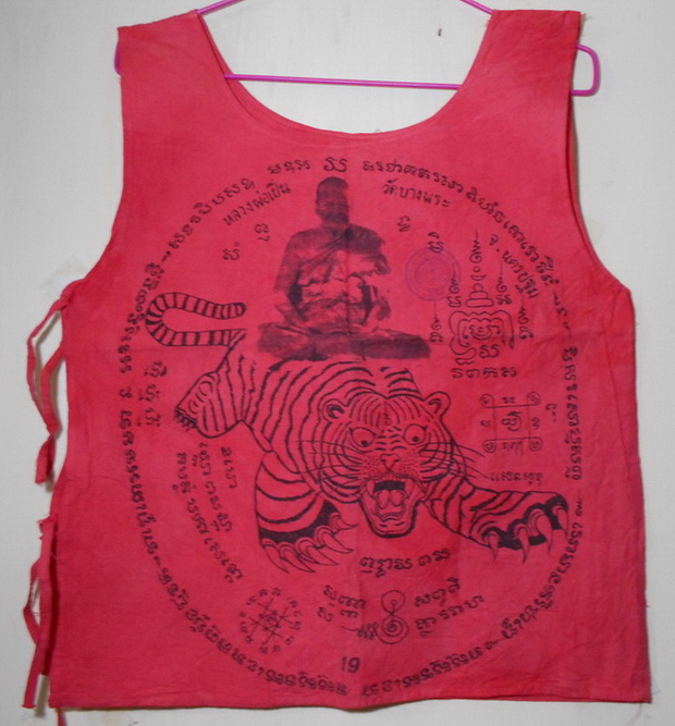 เสื้อยันต์แดง หลวงพ่อเปิ่น วัดบางพระ สวยครับ