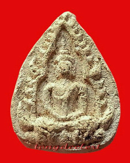 พระนางพญากลีบบัวเนื้อผงพุทธคุณ หลวงปู่เหรียญ วัดหนองบัว จ.กาญจนบุรี ปี 2497 พิมพ์นิยมค่ะ