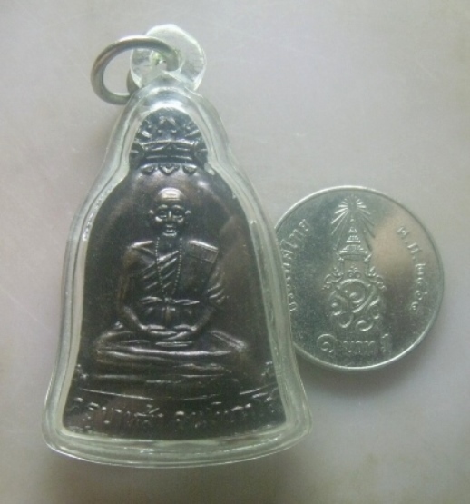  **เบาๆ**เหรียญระฆังรุ่นเมตตา ครูบาหล้า วัดป่าตึง จ.เชียงใหม่**เลี่ยมสวยพร้อมใช้ 