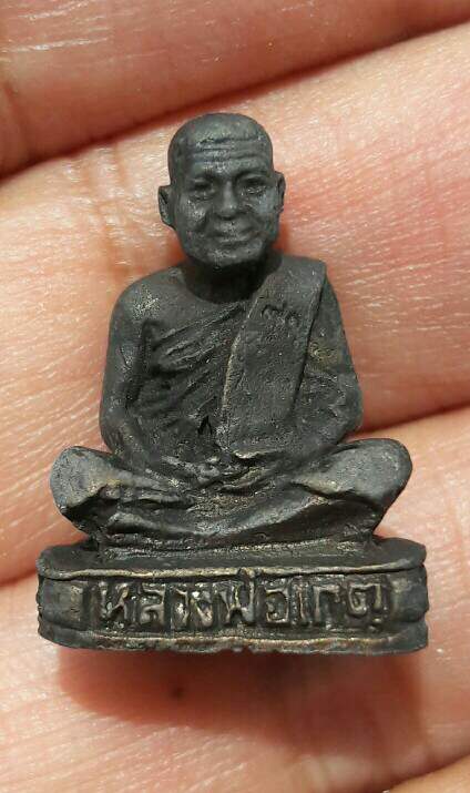 พระกริ่งรูปหล่อสะท้านไตรภพ หลวงพ่อเกตุ รุ่นแซยิด ปี 2536 วัดเกาะหลัก จ.ประจวบคีรีขันธ์ เคาะเดียว   