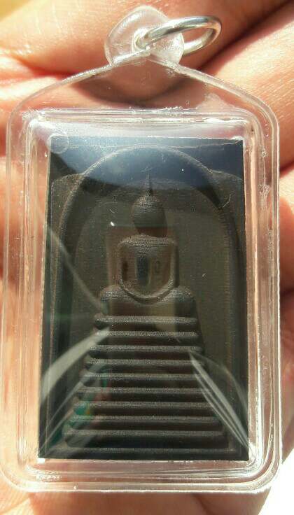 พระสมเด็จ 9 ชั้นไม้งิ้วดำ หลวงปู่หงษ์ พหรมปัญโญ สุสานทุ่งมน จ.สุรินทร์ ปี 2555 เคาะเดียว   