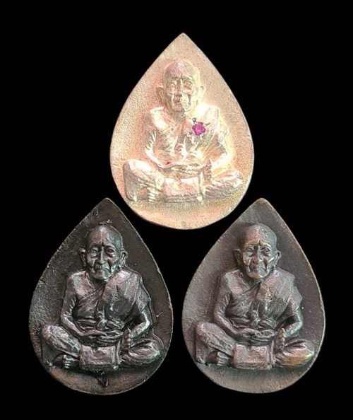 เคาะแรกแดง..รูปเหมือนหยดน้ำ ๖๕..รายละเอียดในโพสต์..ลป.นน สำนักสงฆ์เขาพรานธูป จ.ประจวบคีรีขันธ์