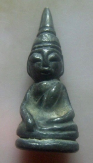 **เบาๆ**รูปหล่อพระพุทธนั่งปางมารวิชัย เนื้อชินตะกั่ว หล่อเก่า ไม่ทราบที่**เนื้อจัด สวยๆ เชิญชมครับ 