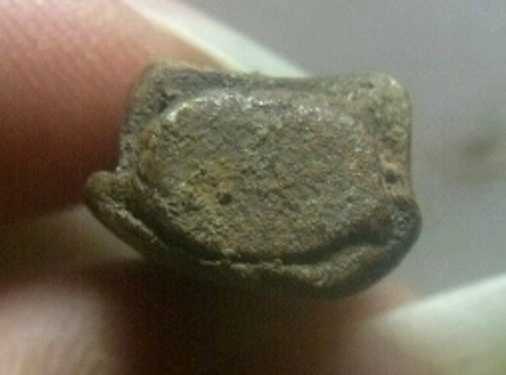 **เบาๆ**พระรอดพิมพ์ใหญ่ เนื้อดิน มีคราบกรุ**หลังลายมือ สวยๆ เชิญชมครับ