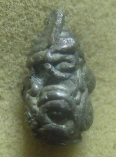 **เบาๆ**พระปิดตาพิมพ์สอดเข่า เนื้อสำริด หลังยันต์ เก่าๆ ไม่ทราบที่**เนื้อจัด สวยๆ เชิญชมครับ