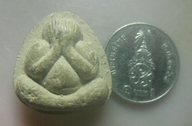 **เบาๆ**พระปิดตาเนื้อผง หลังหนุมานเชิญธง หลวงปู่เกลี้ยง วัดเนินสุทธาวาส จ.ชลบุรี**สวยๆ