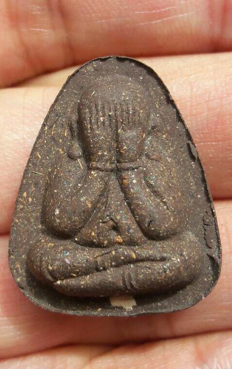 หลวงพ่อสุริยันต์ พระปิดตามหาโชคลาภ พิมพ์ใหญ่ เนื้อไม้ตะเคียน รุ่นสุริยันต์ ให้ รวย รวย รวย เคาะเดียว