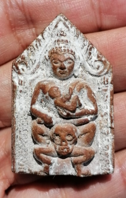 ขุนแผนขี่โหงพราย​ หลวงพ่อกวย​ วัดโฆษิตาราม​ เนื้อดิน​ ยุคต้น​ เคาะเดียว     