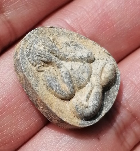 พระปิดตาหลวงปู่โต๊ะ เนื้อผงใบลาน แก่น้ำมันตังอิ้ว แจกในพิธี วัดบวรนิเวศวิหาร ปี​ 2523 เคาะเดียว   