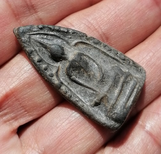 พระสรรค์นั่งหลวงพ่อกวย วัดโฆสิตาราม จ.ชัยนาท พิมพ์แขนอ่อนซุ้มไข่ปลา เคาะเดียว    