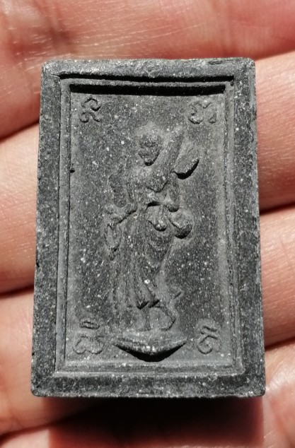 พระสมเด็จพิมพ์ใหญ่(เอวเล็ก)​ หลังพระสิวลี​ เนื้อเผงใบลาน​ หลวงพ่อกวย​ วัดโฆษิตาราม​ ปี​ 2515 เคาะเดี