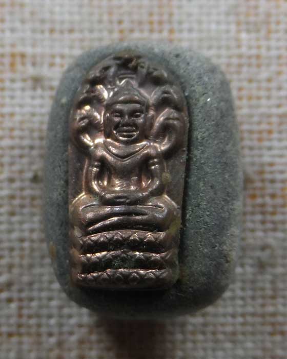 พระปรกมะขามเนื้อผงเก้าแก้วจินดามณี หลวงปู่แก้ว เกสาโร วัดหนองพะวา จ.ระยอง ปี๒๕๕๗