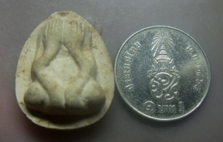 **เบาๆ**พระผงปิดตา เนื้อผง วัดห้วยจระเข้ จ.นครปฐม**หลังยันต์ สวยๆ