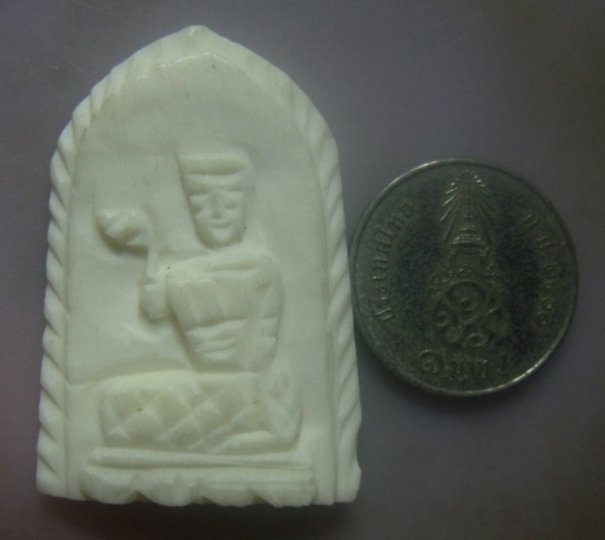 **เบา​ๆ​**นางกวักแกะจากกระดูกหรือเขา สวยๆ ไม่ทราบที่**เชิญชมครับ 