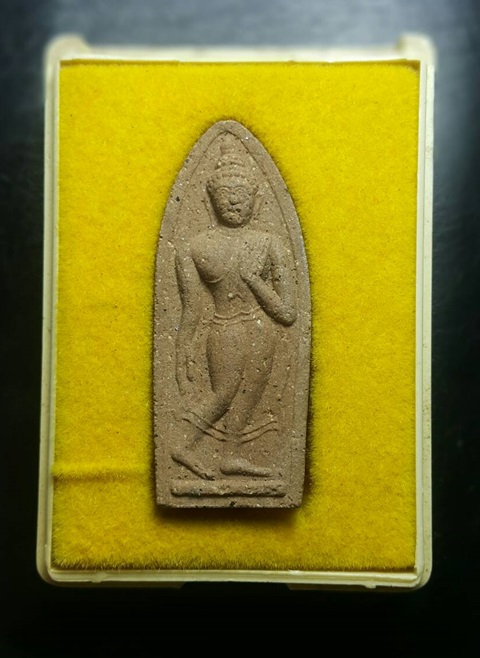 พระลีลารุ่นสร้างโบสถ์หลวงปู่พรหมมา สำนักวิปัสสนาสวนหินผานางคอย จ. อุบลราชธานี อายุ ๙๙ ปี พ.ศ.2539